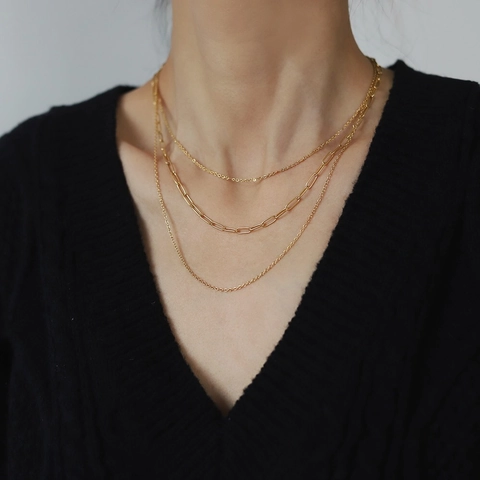 Collana Multistrato Minimalista In Acciaio Al Titanio Placcato Oro Con Catena A Graffetta E Perline