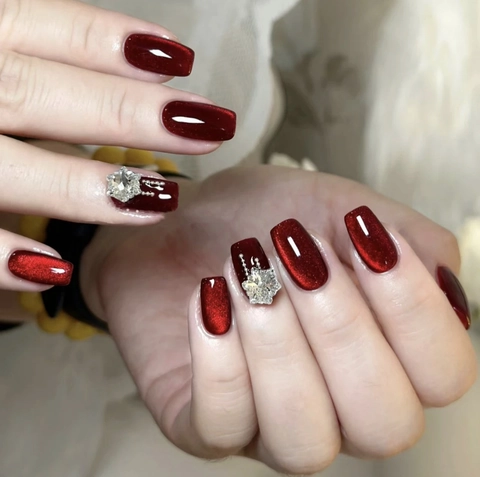 Press On Nagels Kort Vierkant Kattenoog Kersenrood Kunstnagels Met Steentjes Glanzende Valse Nagels Voor Vrouwen