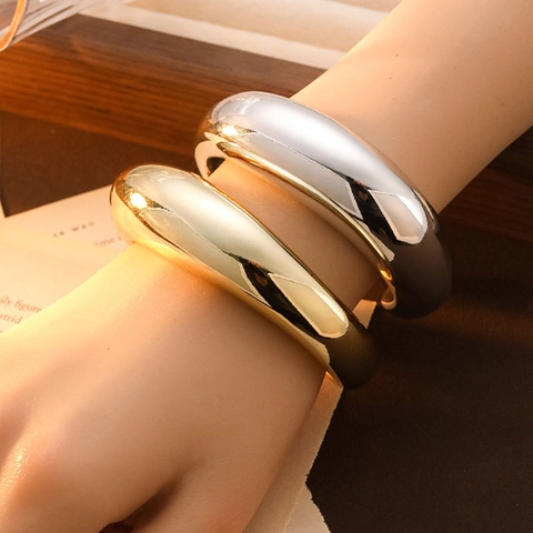 Bracciale Rigido Aperto CCB Galvanizzato Lucentezza Metallica Onda Irregolare Costine Gioielli Di Moda Minimalisti Per Donne