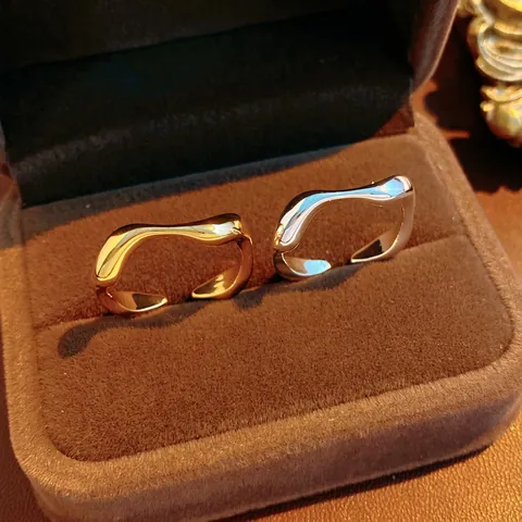 Bague Ouverte Ondulée Irrégulière Style Métal Liquide Minimaliste Cuivre Plaqué Or 18K Bijoux Ajustables Femme