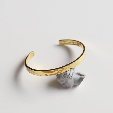 Minimalist Titanium Steel Hammered Cuff Bracelet For Women 18K Gold Plated Irregular Moon Surface Texture Jewelry Gift