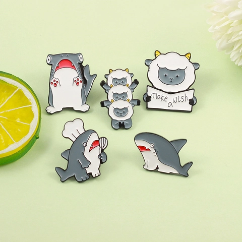 Mignonne Broche en Émail Animal Dessin Animé Requin Mouton Alliage Vernis au Four Broche Mode Créative Accessoires Vêtements Sac à Dos Bijoux Cadeau