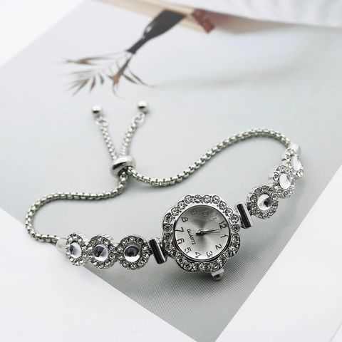 Montre Bracelet À Quartz Pour Femmes Mode Cadran Fleur Strass Alliage Réglable Élégante Bijoux Montre