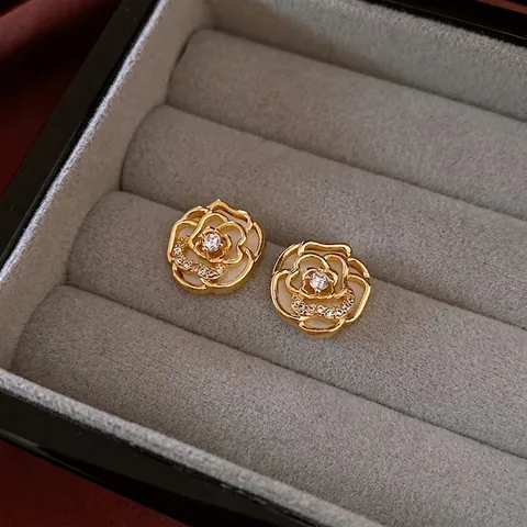 Camellia Bloem Oorknopjes Elegant Witte Schelp Zirkoon 14K Verguld Koper Voor Dames Met Zilveren Oorsteker