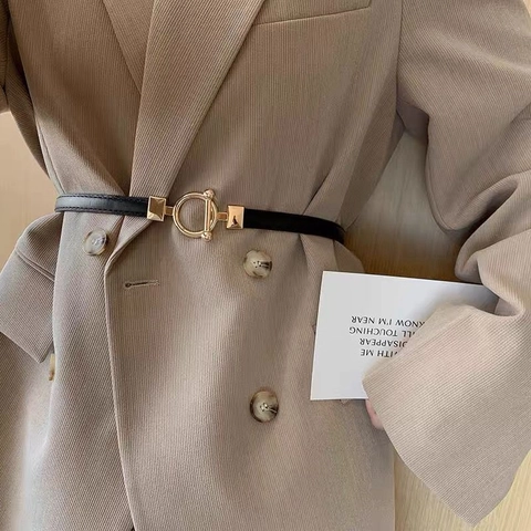 Damen Schmaler Taillengürtel Kunstleder Dünner Dekogürtel Goldene Schnalle Für Kleider Mäntel Elegantes Accessoire