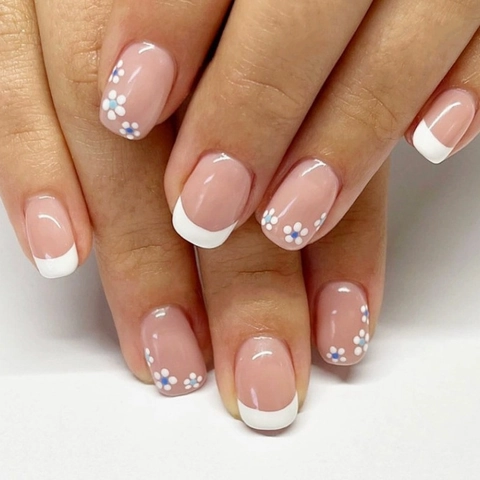 Press On Nails Short Square Nude Pink With French White Tips And Daisy Flower Pattern Glossy Fake Nail Tips For Women