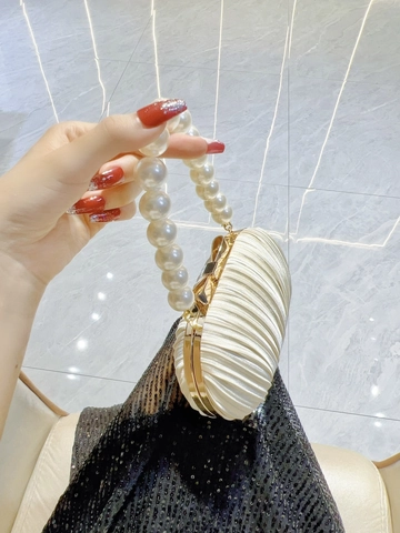 Elegant Pleated Satin Evening Clutch Bag With Large Artificial Pearl Handle And Metal Bow Clasp For Banquet Party Wedding