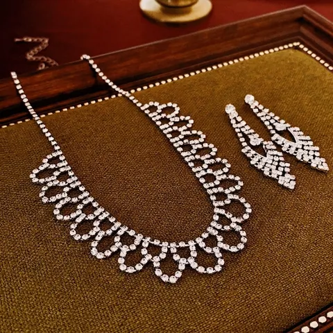 Kupfer Strass Halskette Und Ohrringe Luxus Geometrische Quaste Funkelnde Braut Party Accessoires Für Frauen