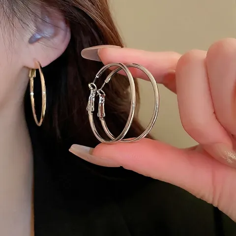 Minimalistische Runde Creolen Mit Silbernen Ohrringpfosten Aus Legierung Geometrischer Modeschmuck Für Damen