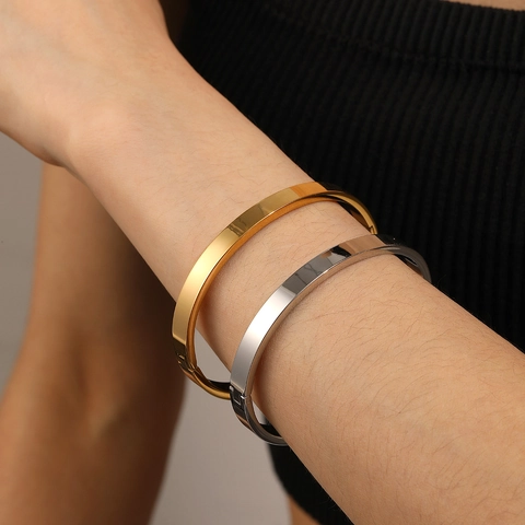 Brazalete De Acero Inoxidable Minimalista Pulido Superficie Plana Ovalada Joyería De Moda Para Mujeres Estilo Elegante