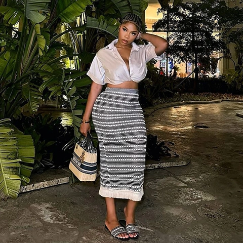 Damen Strick Meerjungfrau Rock Gestreift Hohe Taille Schlanke Passform Quasten Saum Böhmischer Urlaub Stil Elegant Lang