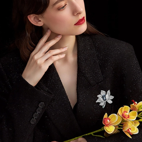 Luxus Blumen Brosche Pin Für Damen Blau Kristall Grün Zirkonia Floral Anzug Mantel Pin Zubehör Koreanisch Elegant Schmuck