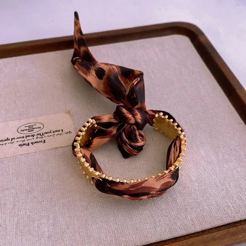 Brazalete De Aleación Calado Para Mujer Con Lazo De Pañuelo De Satén Con Estampado De Leopardo Vintage Oro Mate Retro