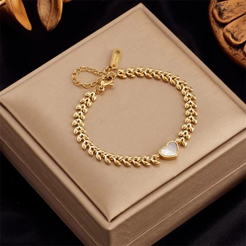 Vintage 18K Verguld Titaniumstaal Tarweketting Armband Voor Dames Niche Ontwerp Hart Schelp Parelmoer Mode Sieraden