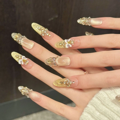 Handmade Press On Nails Luxury Golden Cat Eye Nude Pink With 3D Lion Dance Rhinestone Artificial Pearl Decorative False Nails