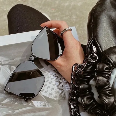 Oversized Square Sunglasses PC Frame Metal Hinge Rivets Vintage Fashion Eyewear UV400 Protection For Men Women