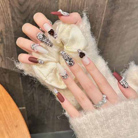 Uñas Postizas Hechas a Mano Estilo Ataúd Textura de Tweed Lazo Strass Perla Corazón Mate Marrón Crema Uñas Elegantes para Mujer