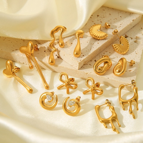 Orecchini In Acciaio Inossidabile Placcato Oro 18K Design Irregolare Cuore Fiocco Resistente All'Acqua Gioielli Per Donna