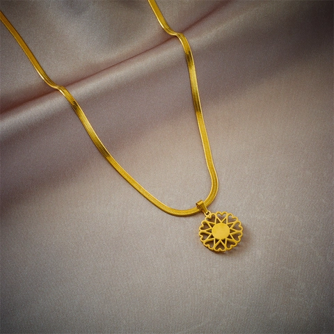 Retro Gold Titanium Steel Evil Eye Pendant Necklace For Women Minimalist Hollow Heart Round Snake Chain Jewelry Accessory