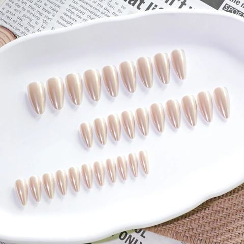 Ψεύτικα Νύχια Artificial Pearl Chrome Σχήμα Αμυγδάλου Μεταλλική Λάμψη Μονόχρωμα Μακριά Τεχνητό Μανικιούρ Για Γυναίκες
