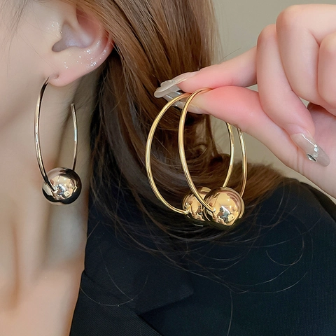 Geometrische Creolen Met Metalen Kralen Legering Chique Minimalistische Hoogwaardige Sieraden Voor Dames Zilveren Oorsteker
