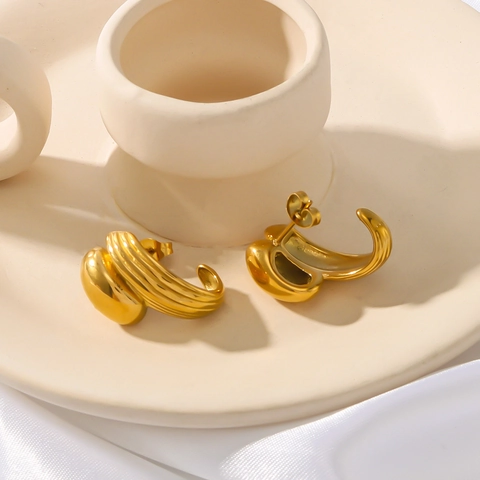 C-Form Creolen Texturierte Gestreifte Croissant-Stil 18K Vergoldeter Edelstahl Retro Eleganter Schmuck Für Damen