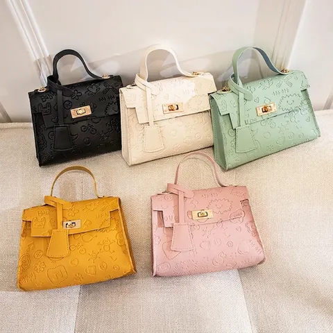 Mini Bolso De Mano Con Relieve De Dibujos Animados Cuero PU Patrón Dulce Cierre Giratorio Correa Cadena Metal Para Mujer
