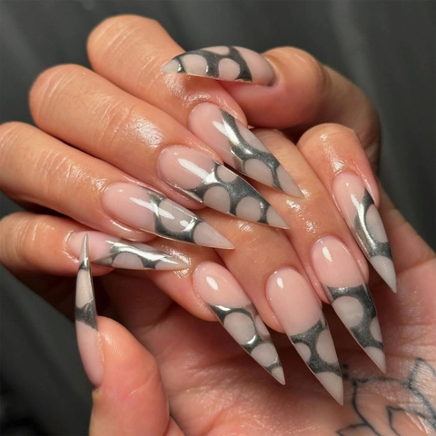 Unghie Finte Press On Lunghe Stiletto Strisce Argento Metallico Irregolari Rosa Nude Per Donne