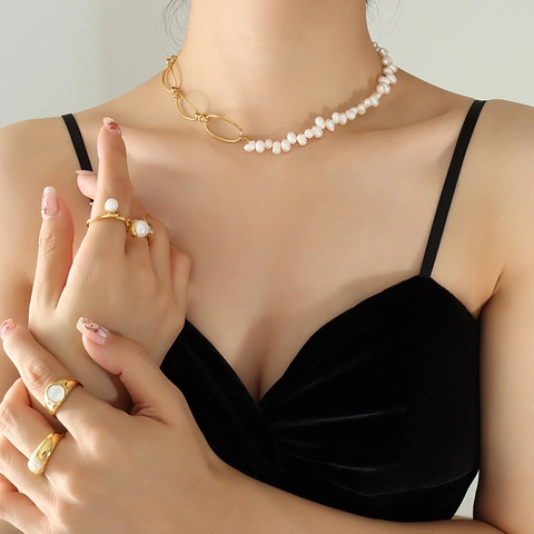Collana Asimmetrica Acciaio Al Titanio Placcato Oro 18K Perla de Agua Dulce Barocca D'acqua Dolce Retro Francese Per Donne