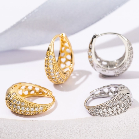 Luxe Koperen Creolen Met 18K Goudlaag Pave Zirkonia Holle Hartvorm Elegante Sieraden Voor Vrouwen