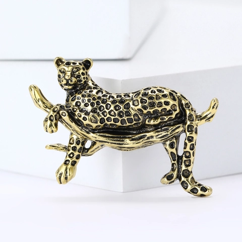 Vintage Alloy Enamel Leopard Brooch For Men High-End Panther Tree Hugging Suit Coat Lapel Pin Animal Jewelry Gift