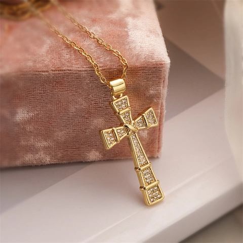 Fashion Copper Gold Plated Cross Pendant Necklace For Women Men Sparkling Zirconia Religious Jewelry Inlaid Charm Necklace