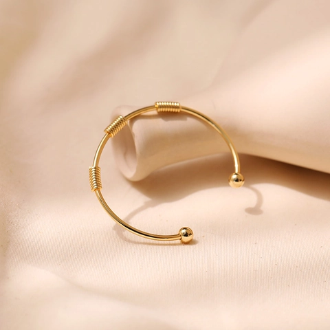 Brazalete Abierto de Latón Chapado en Oro de 18K Minimalista Francés para Mujer Negocios Versátil con Cuentas y Espiral