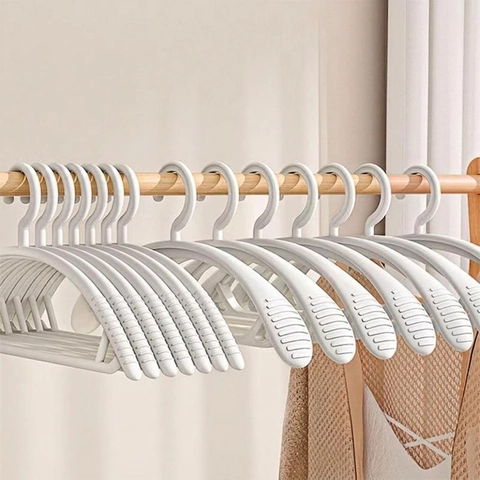 Non Slip Plastic Hangers Wide Shoulder Seamless Clothes Rack Space Saving Closet Storage Drying Heavy Duty