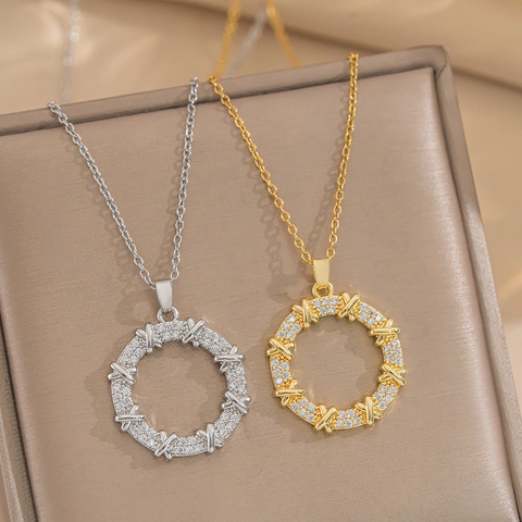 Titanium Stalen Ketting Ronde Cirkel Hanger Zirkoon X Kruis Ontwerp Elegante Niche Sieraden Voor Vrouwen