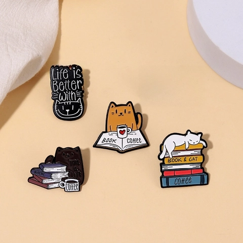 Lindo Juego de Pines de Esmalte de Gato de Dibujos Animados Gatito de Aleación Leyendo Libro Café Broche Insignia Literaria Para Ropa Bolsos