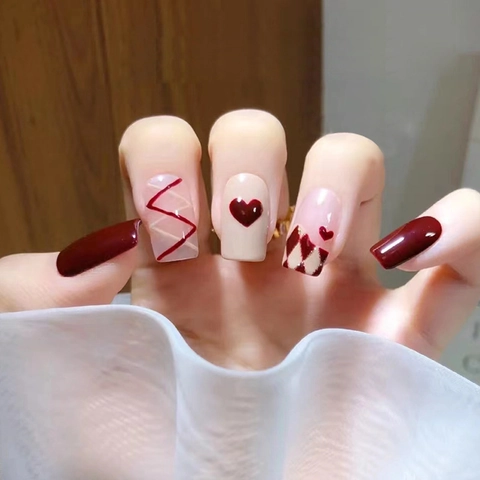 Press On Nails Wine Red Glossy Heart Pattern French Rhombus Lattice Short Square Round Plastic Artificial Nails