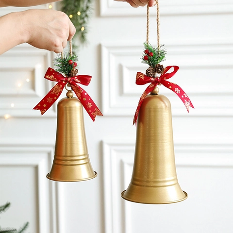 Metalen IJzeren Kerstbel Hangende Ornamenten Met Dennenappel Naalden Bessen Lint Retro Vakantie Huis Deur Decoratieve Hanger