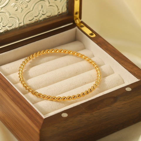 Bracciale Rigido Torsione A Doppio Filo Placcato Oro 18K Acciaio Inossidabile Gioielli Classici Minimalisti Per Donna