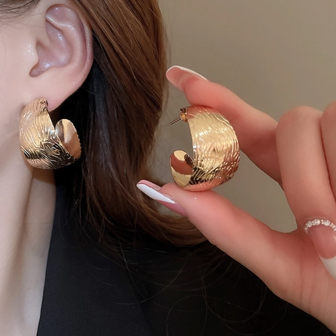 Orecchini C Larghi Texture Martellata Perno Argento Metallico Ondulazione Acqua Stile Minimalista Francese Per Donne