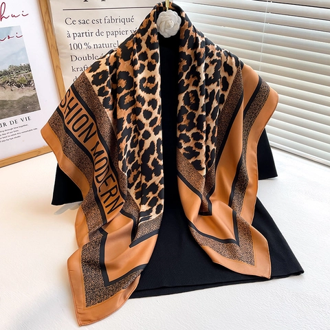Leopard Print Square Scarf Elegant Polyester Satin Satin Shawl Fashion Modern Letter Border Sun Protection Women Travel Hair Wrap