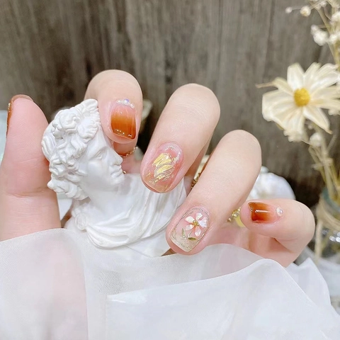 Elegant Press On Nails Short Square Caramel Amber Gradient Gold Foil Floral Artificial Pearl Decorations Sweet Lady Accessory