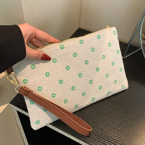 Women Straw Woven Clutch Bag Floral Canvas Pouch With Wristlet Strap Casual Summer Envelope Purse Vintage Handbag