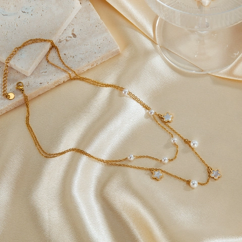 Elegante Collana a Doppio Strato in Acciaio Inossidabile per Donna Placcata Oro Pendente Fiore Perla Artificiale