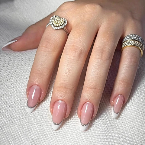 Faux Ongles French Manucure Forme Amande Rose Blanc Brillant Lignes Pailletées Argentées Pour Femmes