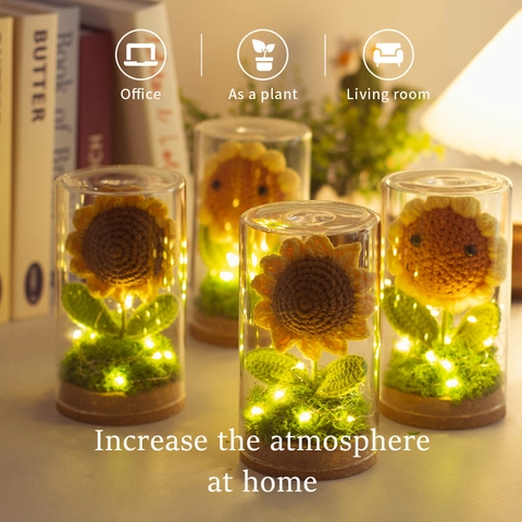Fiore All'Uncinetto Fatto A Mano In Cupola Di Vetro Luce Notturna LED Girasole Rosa Tulipano Garofano Base Di Legno Ornamento Regalo