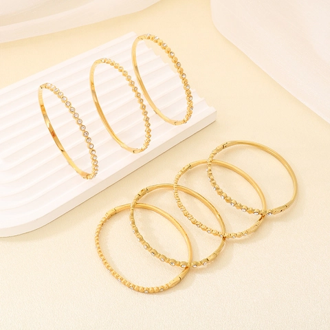 Bracciale Rigido in Acciaio Inossidabile Placcato Oro 18K Con Intarsio di Strass Scintillanti per Donna Gioielli per Feste