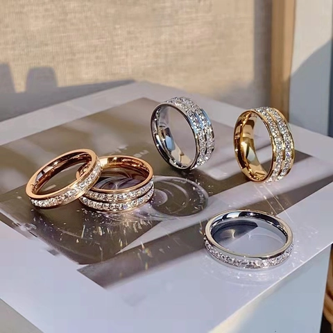 Bague Éternité en Acier Titane avec Strass pour Femme Minimaliste Simple ou Double Rangée Look Zirconia Bijoux de Mode Cadeau
