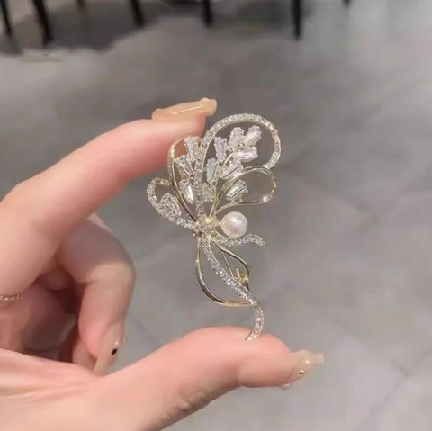 Lussuosa Spilla a Bouquet in Lega con Perle Artificiali per Donna Corsage a Fiori con Strass Spilla per Maglione Cappotto Placcata Oro
