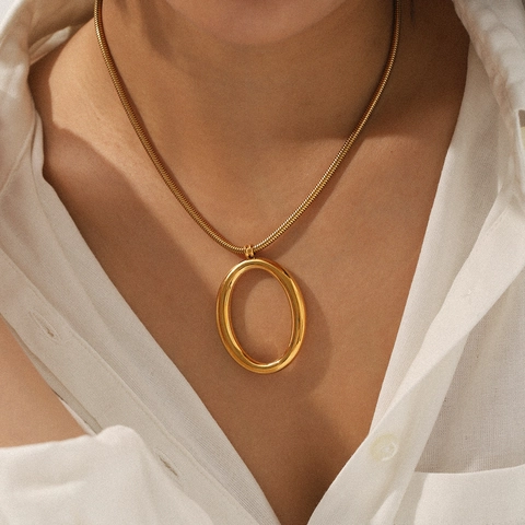 Collana In Acciaio Inossidabile Catena A Serpente Ciondolo Ovale Cavo Minimalista Di Alta Gamma Accessorio Da Donna